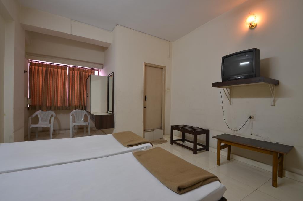 Hotel Maya Deluxe Hyderabad Exterior photo