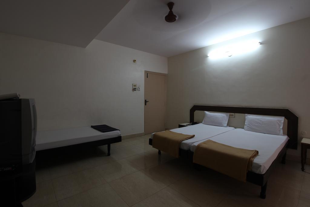 Hotel Maya Deluxe Hyderabad Exterior photo