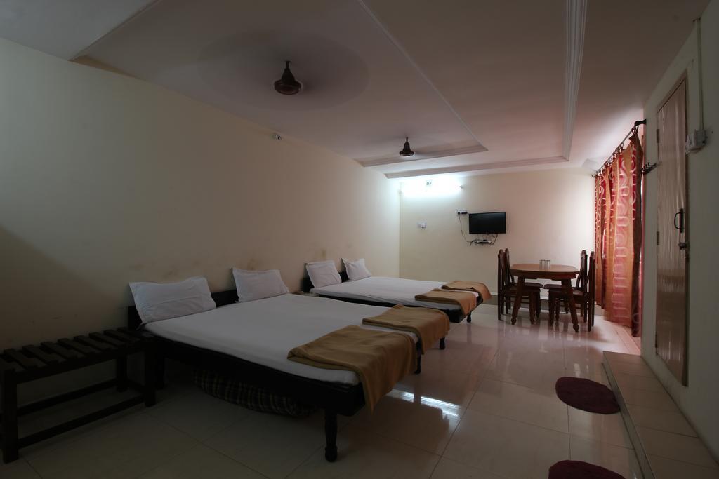 Hotel Maya Deluxe Hyderabad Exterior photo