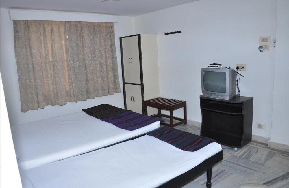 Hotel Maya Deluxe Hyderabad Exterior photo